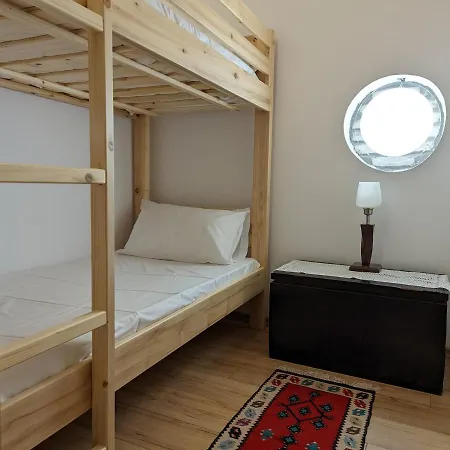 Red Goat Albergue Tirana
