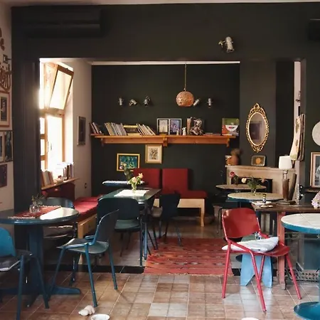 Red Goat Albergue