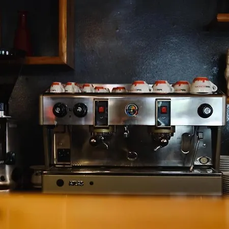 Red Goat Hostel Tiran