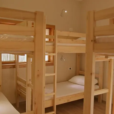 Red Goat Hostal *