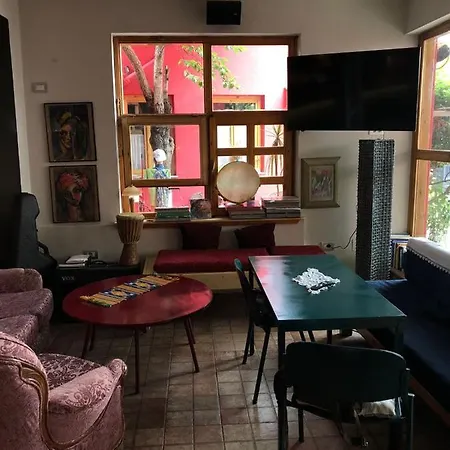 Red Goat Hostal *