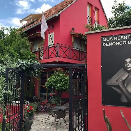 Red Goat Vandrarhem *