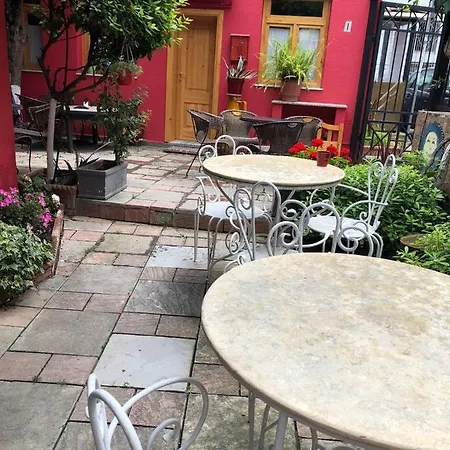 Vandrarhem Red Goat Tirana